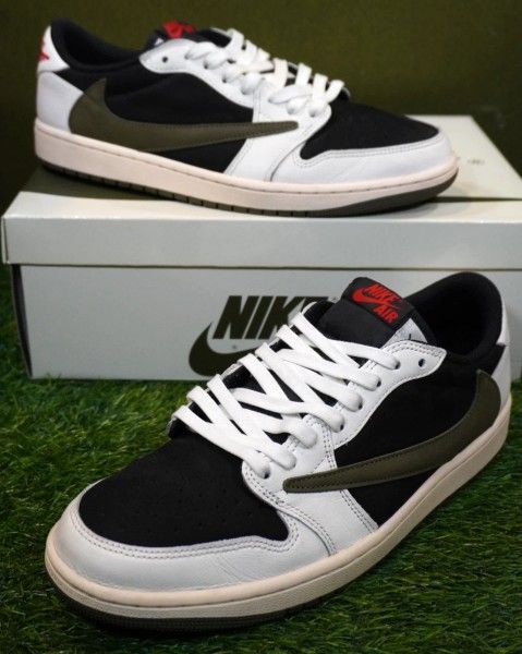 Nike Womens Jordan 1 Retro  Low Travis Scott Size 6