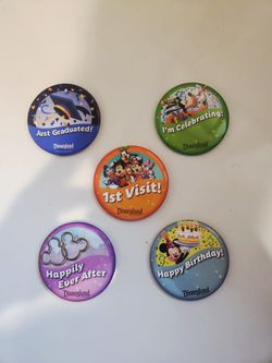 NEW Disnealand Bottons. Set of 5