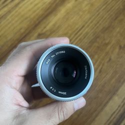 7Artisans 35mm F/1.4 (APS-C) Manual Focus Lens for Fujifilm x Mount Black