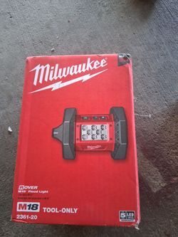 milwaukee m18 18 volt 1500 lumens lithium ion cordless