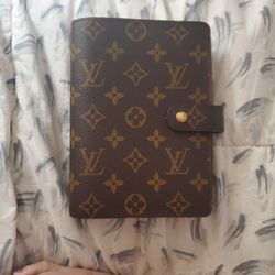 Louis Vuitton Agenda MM Size