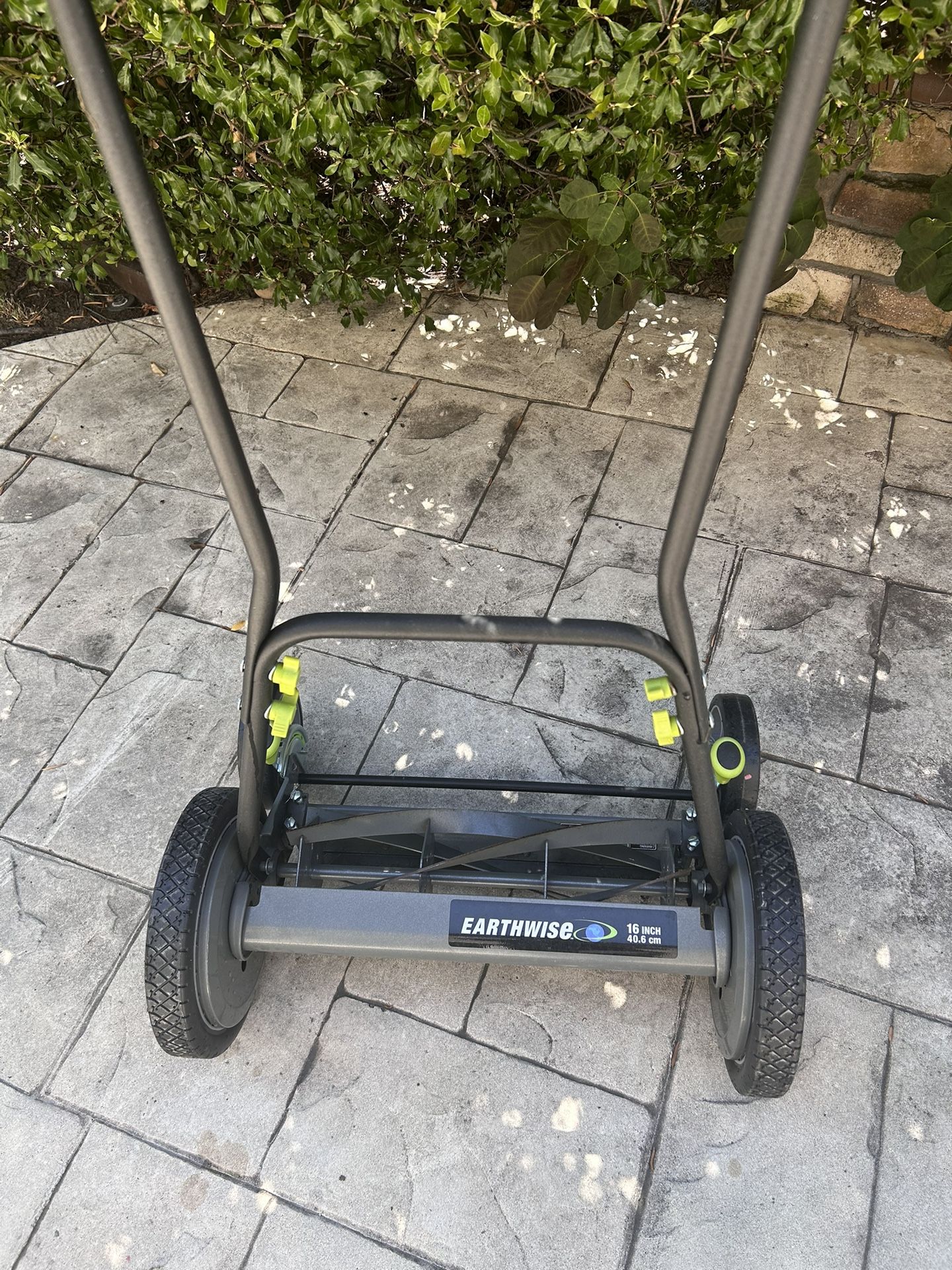 Earthwise 16 inch Manual Lawn Mower