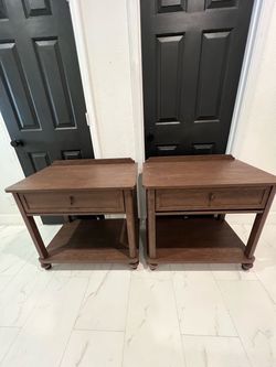 2 Beautiful brand new end tables / nightstands