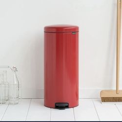 MOVING SALE!! Lipstick Red Kitchen Recycling Trash Can 8 Gal