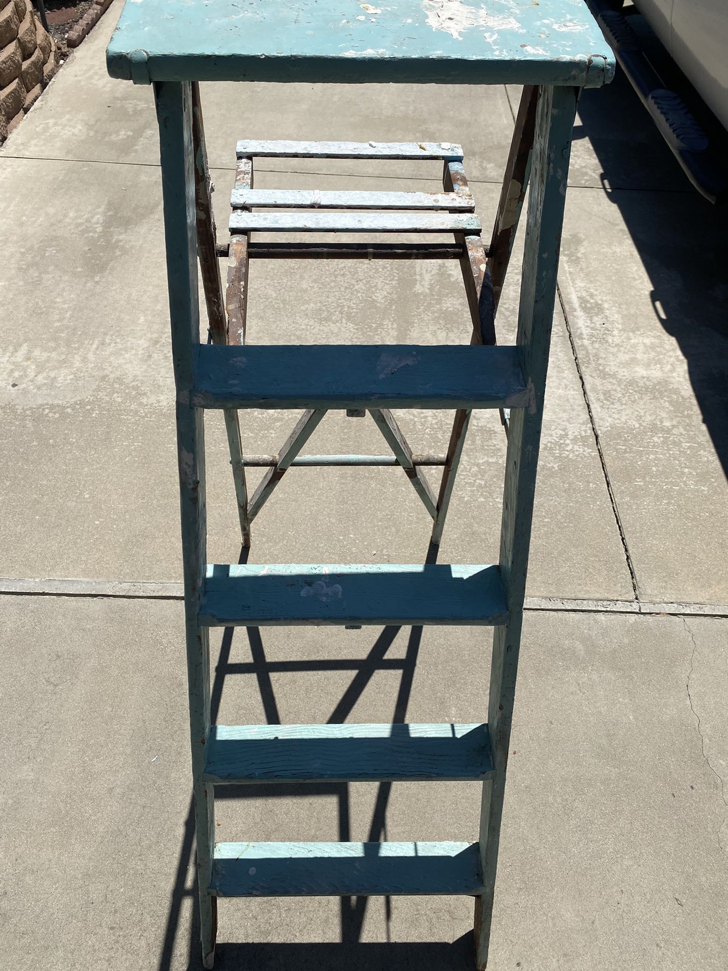 Wooden Ladder 5’