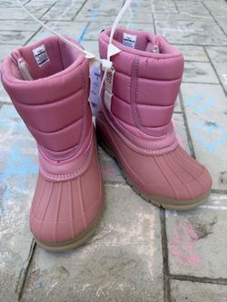 OshKosh Girls' Winter Snow Boots - Youth Size 1 (New with Tags)