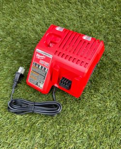 Milwaukee M12 and M18 12-Volt/18-Volt Lithium-Ion Multi-Voltage Battery Charger