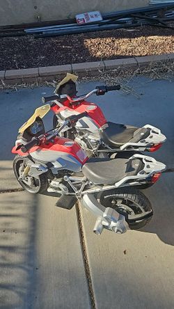 Rollplay BMW R1200 GS 6V or 12V battery-powered ride-on toy motorcycle for children 2x set