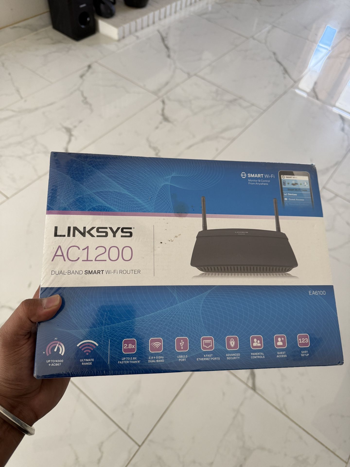 BRAND NEW LINKSYS AC1200 Smart Router