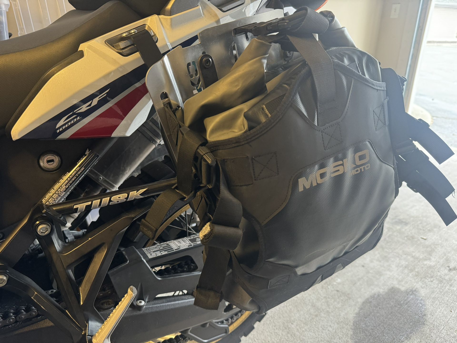 Mosko Moto Soft Luggage With Tusk Pannier Rack
