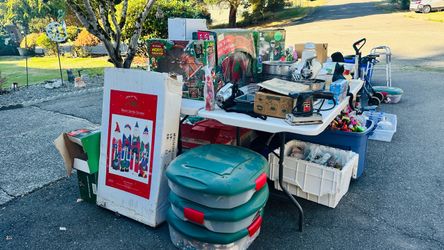 FREE COMMUNITY GARAGE SALE 🏡✨