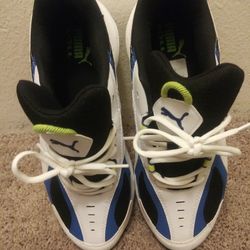 Puma Shoes An Seahawks Hat Match Whith The Shoes