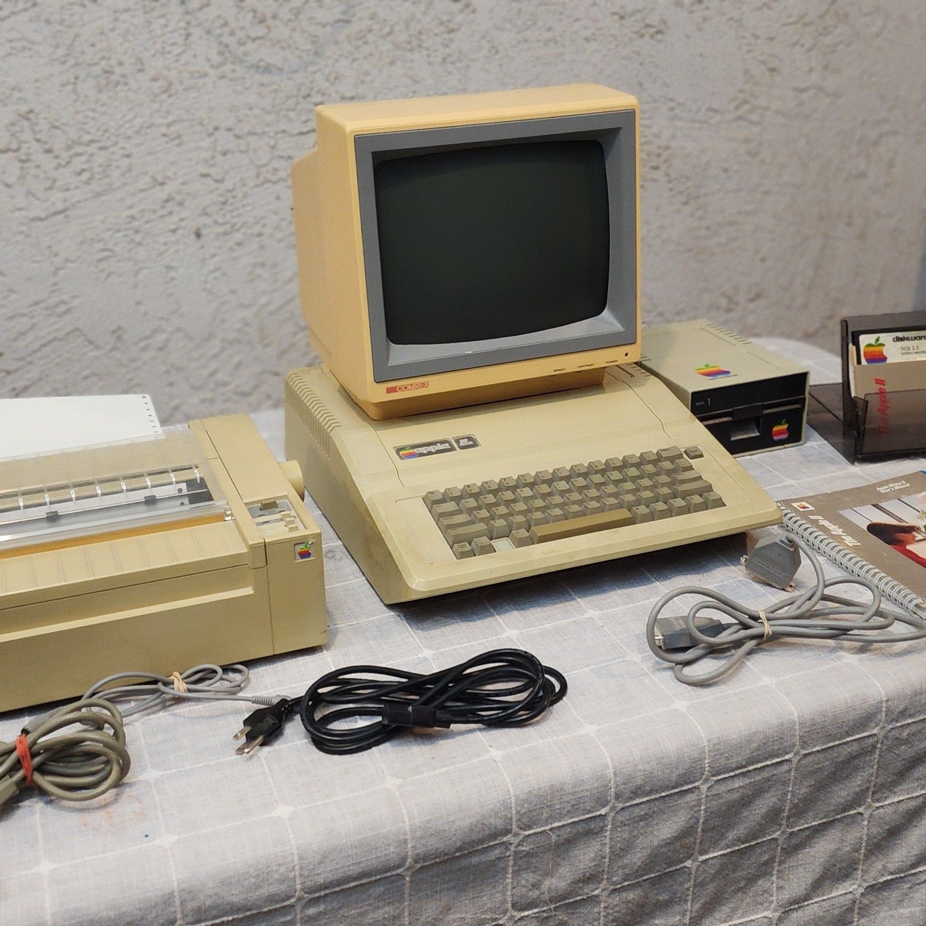 Vintage Apple IIe Computer System