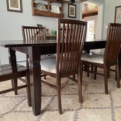 Dining Room Table/6 Chairs