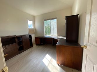 Giving away office desk (gilroy)