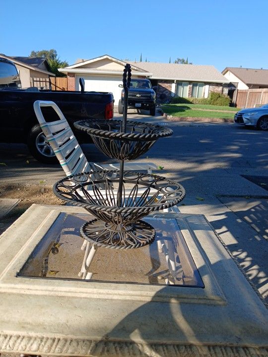 Two-Tier Wrought Iron Vintage Black Fruit/ Vegetable Bowl