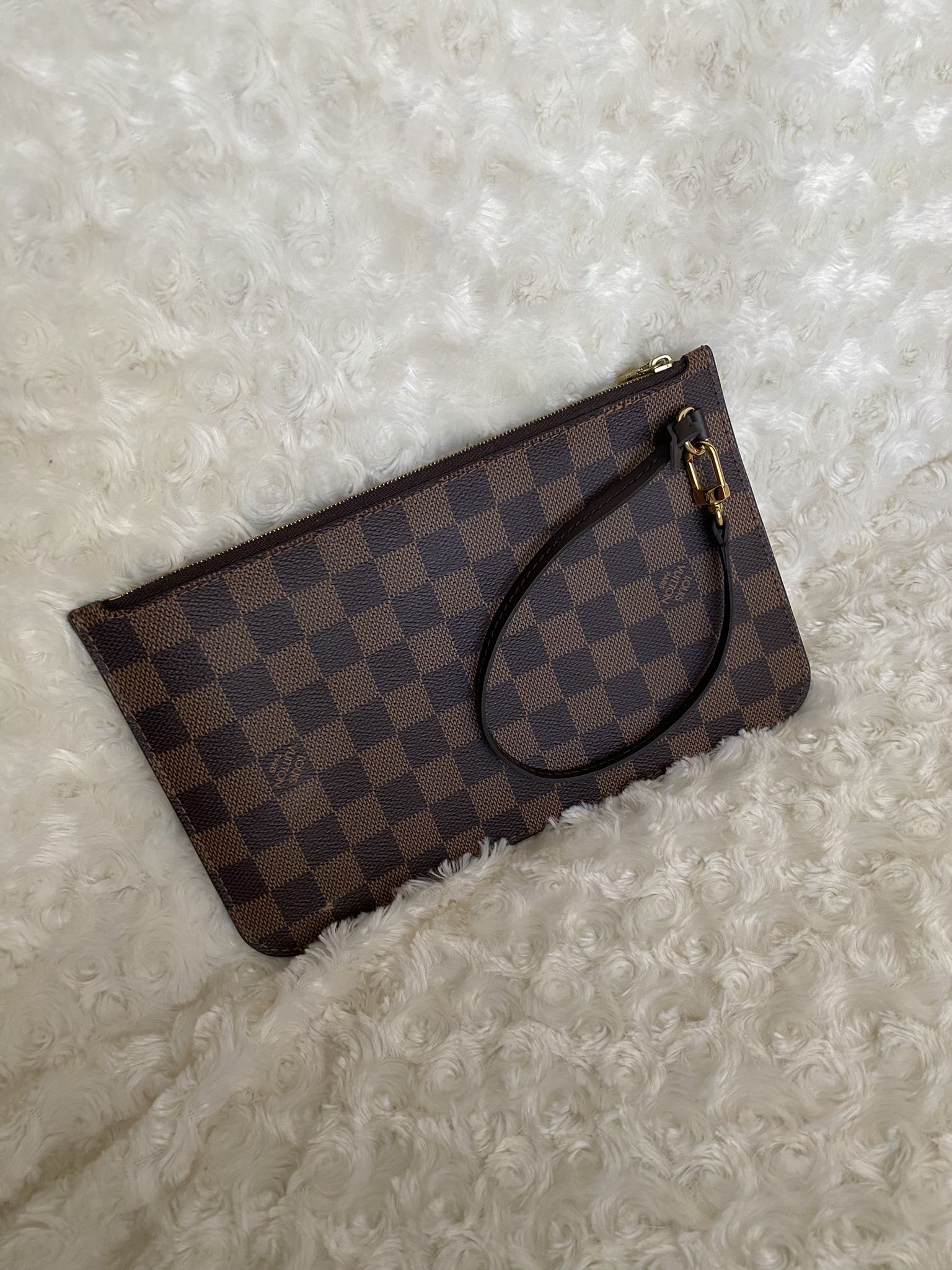 Authentic Louis Vuitton NeverFull Pouch for Sale in Jacksonville, FL