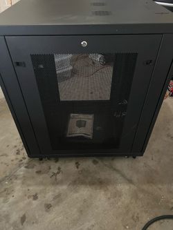 Startech 18u server rack