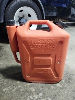 Wedco Essence Portable Marine Gas Can with Oil Reservoir