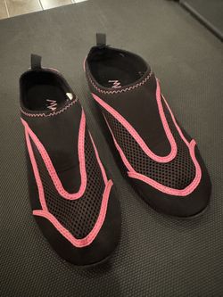 ► Maui and Sons Pink Black Water Shoes size 8 unisex