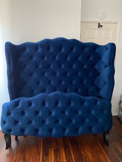 Gorgeous Brand New Queen Wingback Platform Bed in Tuffed Navy Blue -Victorian Style 💙✨