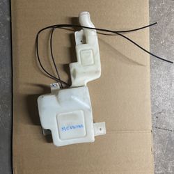 15-20 Cadillac Escalade Used Windshield Washer Tank Reservoir Oem 