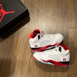 Jordan 5: Fire Red Black Tongue | 9M *Brand New*