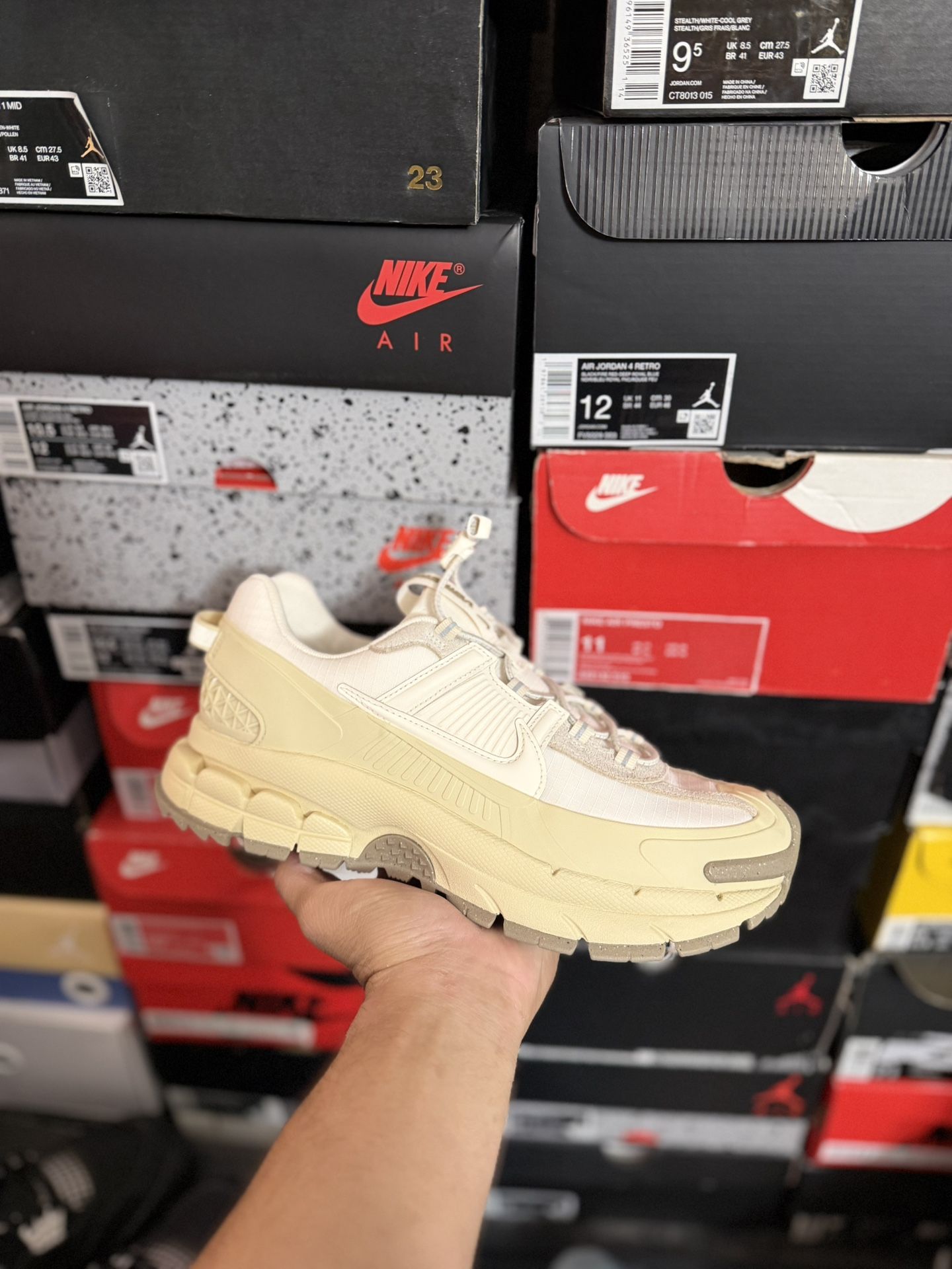 DS Nike Zoom Vomero Roam Pale Ivory Light Khaki size 7.5M