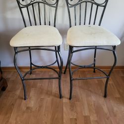2 Bar Stools