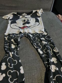 Disney Mickey Mouse Pj's size 5t (It fits smaller)