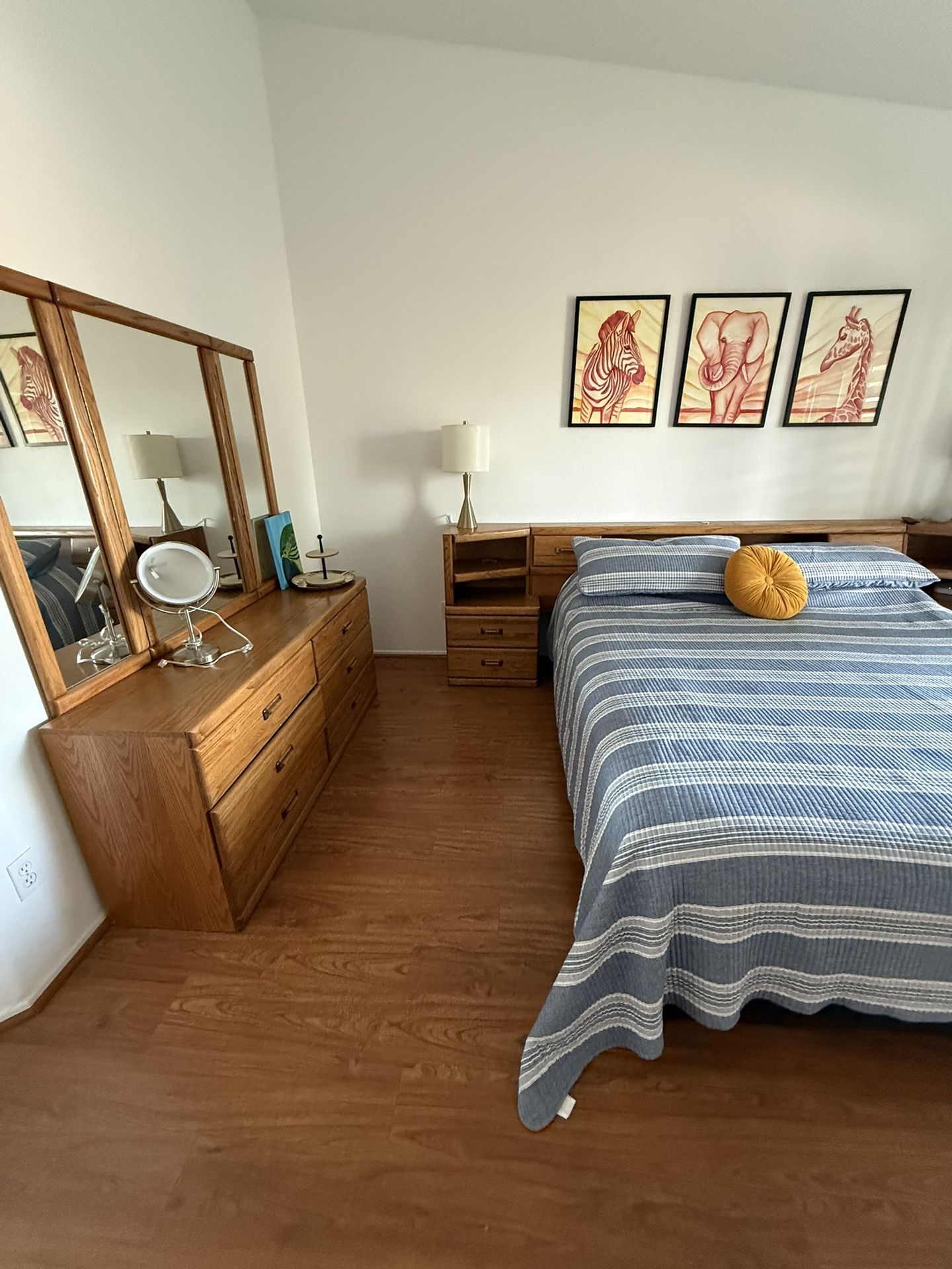 King Bedroom Set - 70s/80s Style - Solid Oak Wood