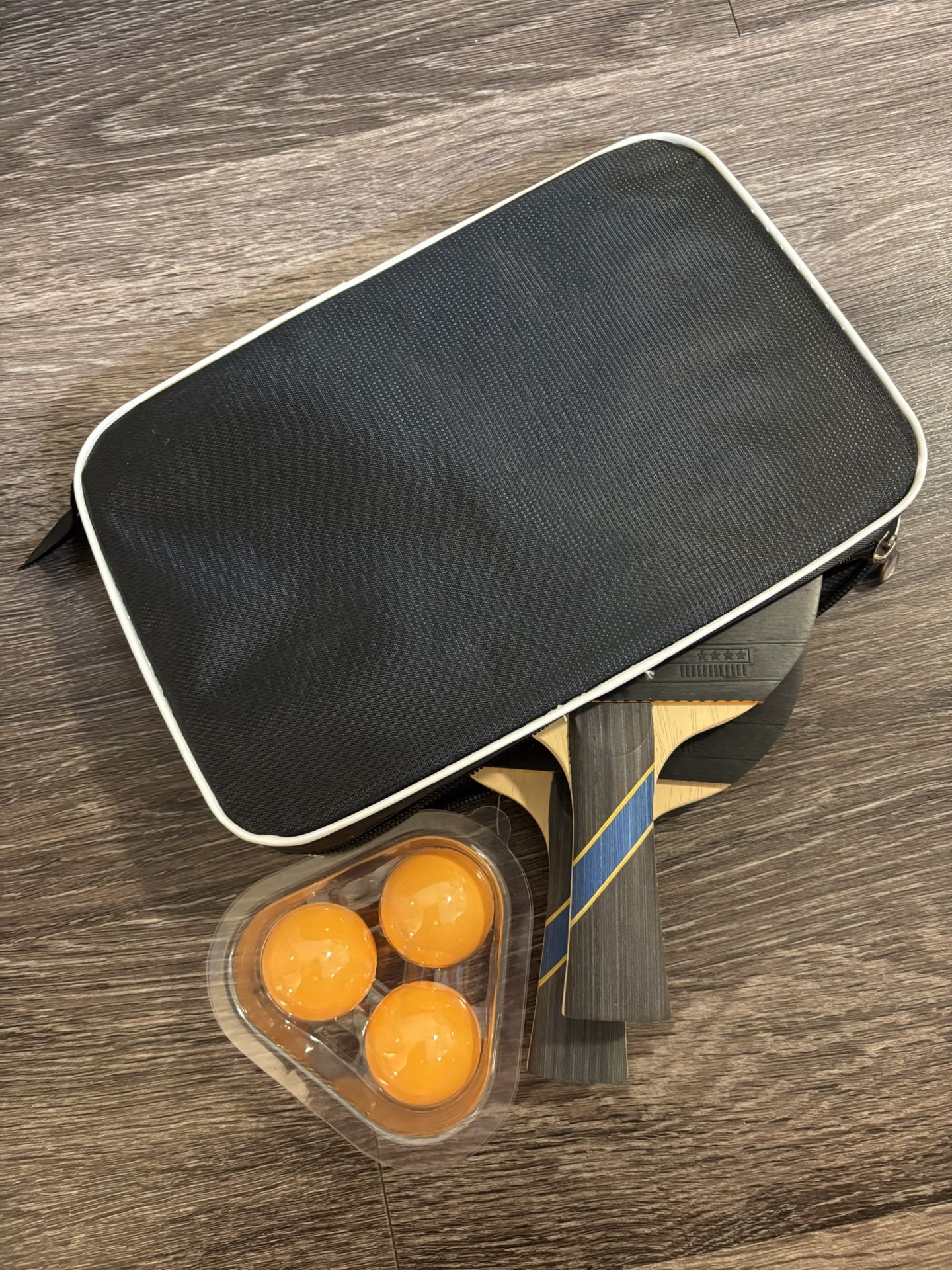 Ping Pong Rackets + 3 Balls