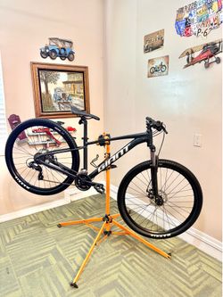 Giant talon mountain bike 29”