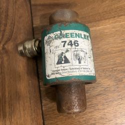 Greenlee 746A Ram-Hyd Knockout Product Overview: The Greenlee 746A is a robust and powerful hydraulic ram, forming the core component of many professi