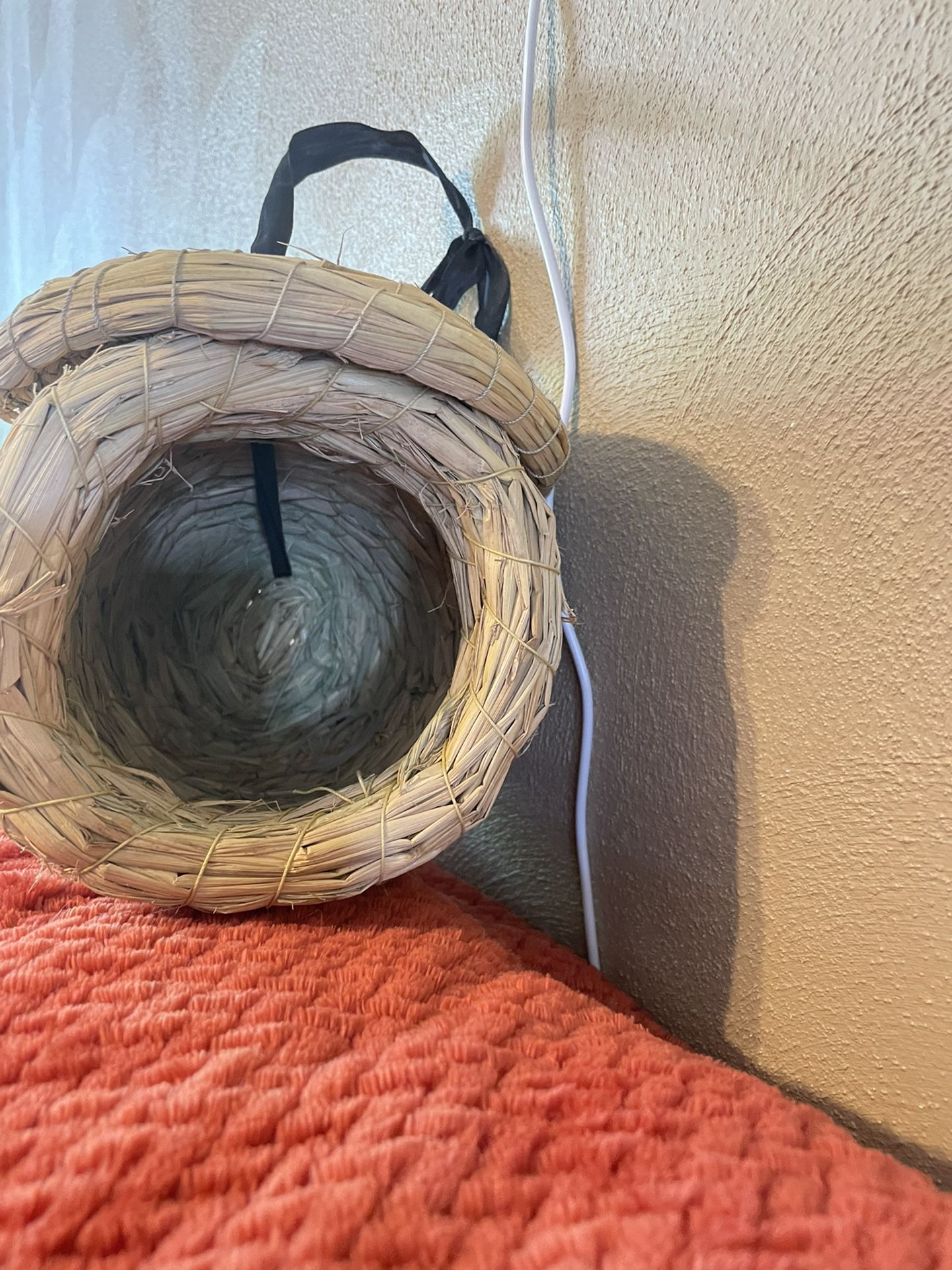 Large Natural Straw Bird Nest W/ 1 Pack Nesting Fiber