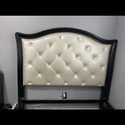 Queen size Bedroom set 