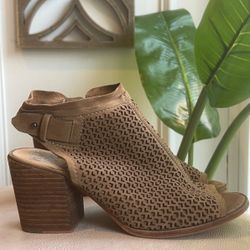 Vince Camuto Peep-toe Slingback Beige Leather Block Heels Women size 7.5