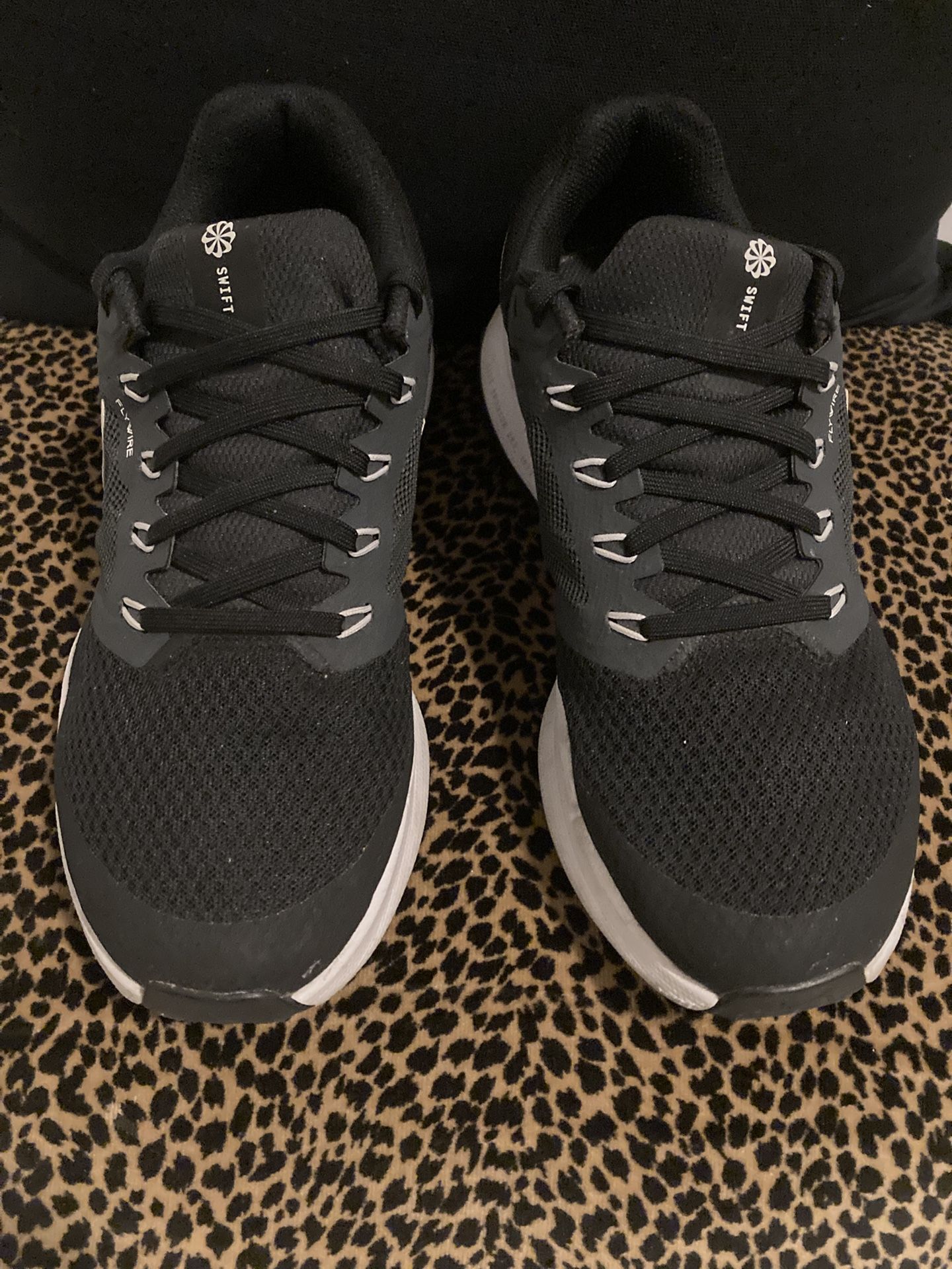 Nike Swift running shoes in black. Size 8 Women