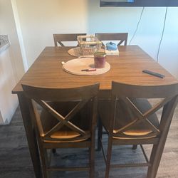 Living Spaces 4 Chair Table 