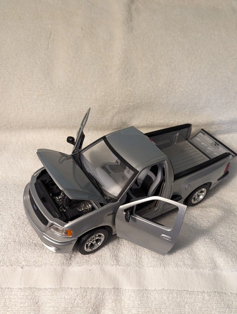 Ford Pick Up. Svt F150 Lightining