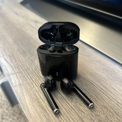 6 Wireless Earphones With Charging Case 