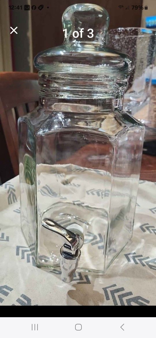 water dispenser/ dispensador de agua