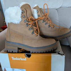 Women's Timberland Boots. NEW Size 7.5