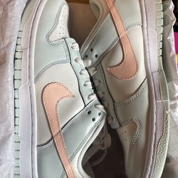 DS NIKE DUNK LOW BARELY GREEN SIZE 7W