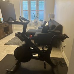 PELOTON Cross Training Bike PLUS