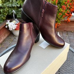 Women’s Ecco Boots- New- Genuine Leather