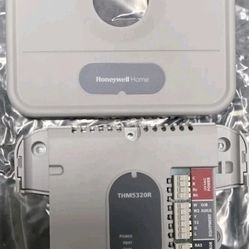 HONEYWELL HOME RedLINK FocusPRO 5-1-1 Programmable Wireless Thermostat, Interface And Return Air Sensor