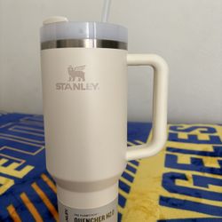 STANLEY Quencher H2.0 Tumbler 40 OZ (BRAND NEW) plus The All Day Cross-Body Carry Strap