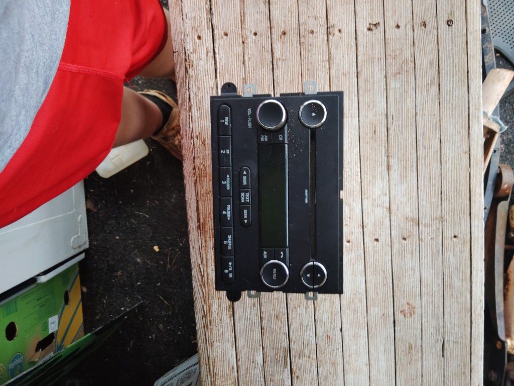 Car Radio For A 2008 Ford Explorer MP3