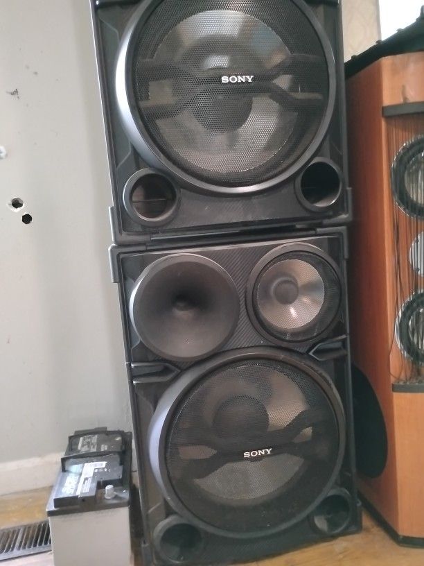 4 Sony 15-in Concert Speakers 15-in Speaker
